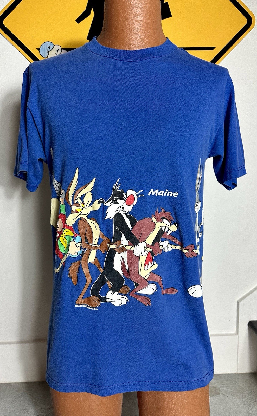 Vintage 1995 Warner Bros Looney Tunes Retro Graphic T-Shirt
