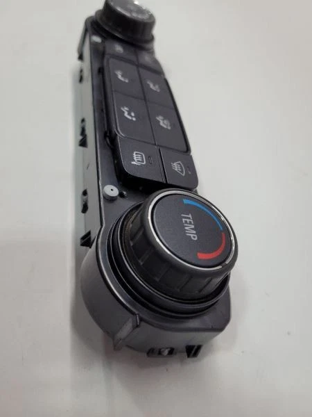 17-19 Chevrolet Silverado 1500 Control de temperatura Estilo clásico OEM Foto 3 de 4