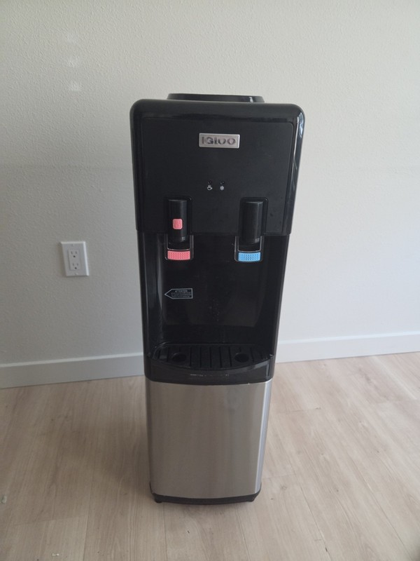 Igloo Top Loading Water Cooler with Removable Tray & EnergySaving Features  W...