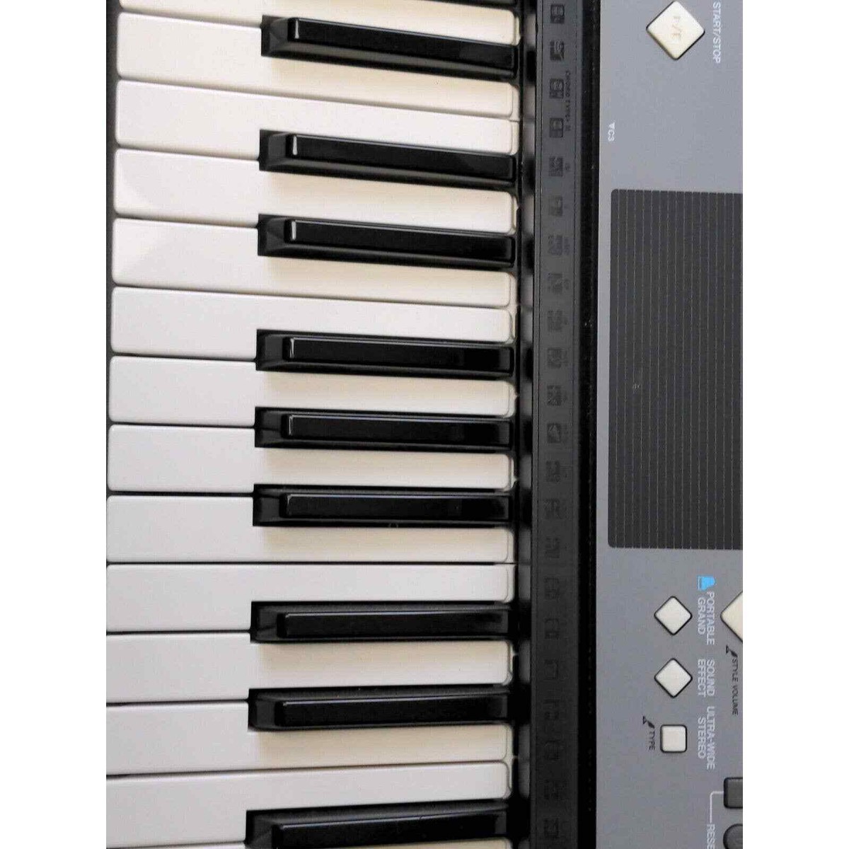 Yamaha PSR-E223 Electric Keyboard 61 Keys Built in Speakers