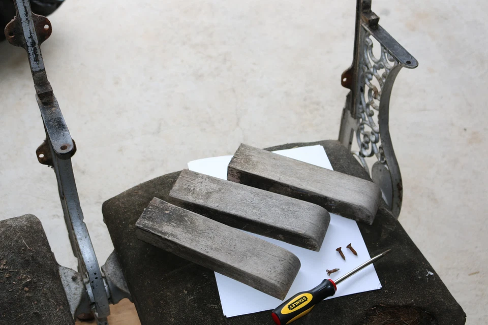 Antique folding theater seats ORNATE CAST IRON 2 seats w/rack DIY EASY RESTORE - Image 4 of 4