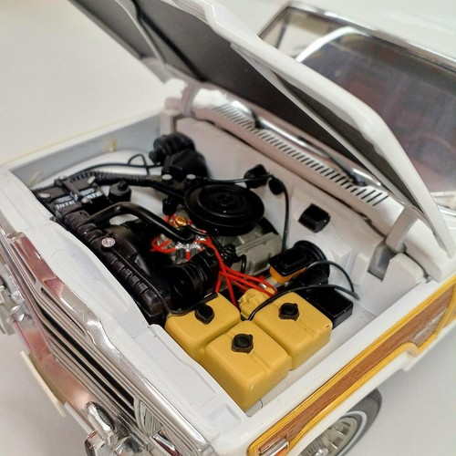 1/18 AUTOart Jeep Grand Wagoneer White Brown w/ Box From Japan Model Car - Picture 11 of 17