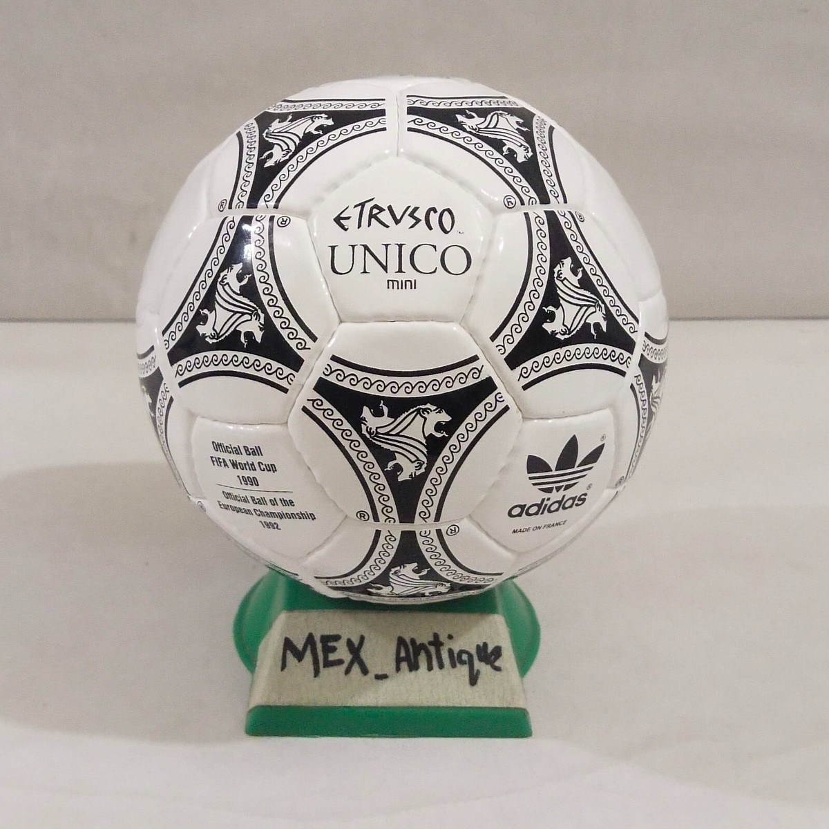 adidas Etrusco サッカーボール 1990年ワールドカップ Adidas Etrusco Unico 1990 Soccer Match Ball | FIFA World Cup