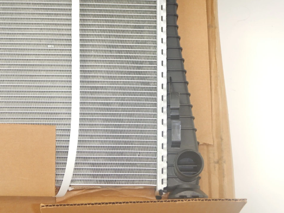 Jeep Grand Cherokee WK2 11-21 Mopar OEM New Engine Cooling Radiator 55038001AH Foto 4 de 4