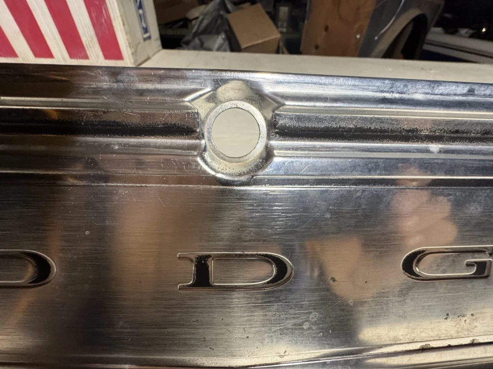 Panel de ajuste de luz trasera Dodge Coronet Super Bee 1970 moldeado Foto 2 de 4