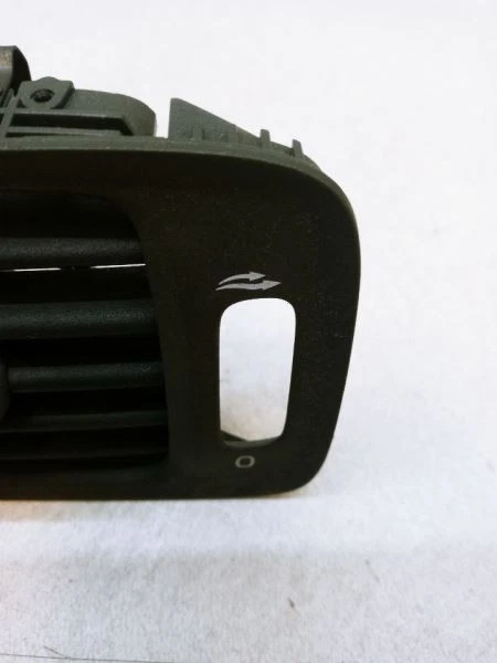 Volvo C70 2004 ventilación de aire central OEM usado probado 9481651 Foto 3 de 4