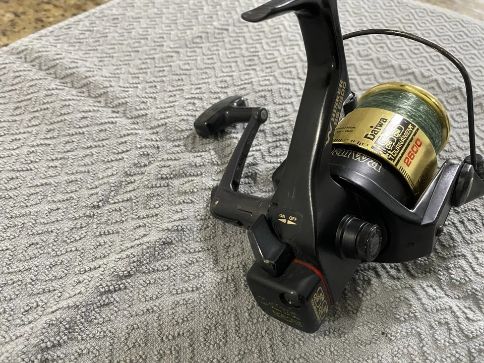 Carrete de pesca de torneo Daiwa Whisker SS 2600, hecho en Japón Foto 4 de 4