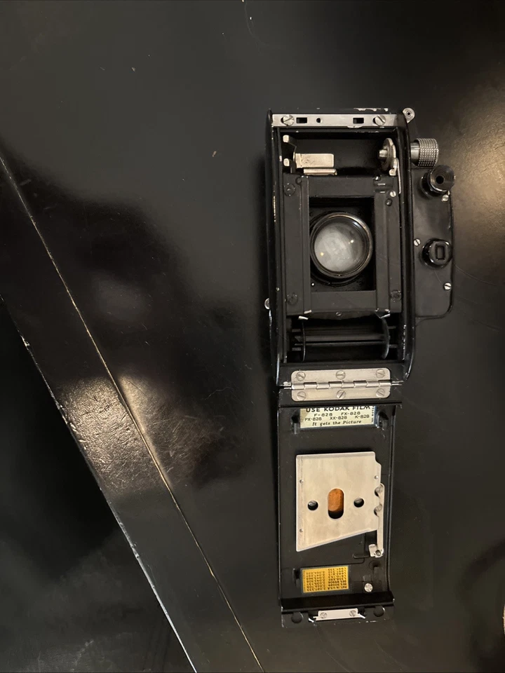 Cámara especial Kodak Bantam, una cámara estilo Art Deco producida por Eastman Kodak Foto 2 de 4