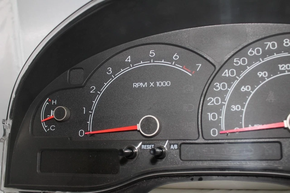 Cuadro de instrumentos velocímetro panel medidores 04 05 Lincoln LS 90.734 millas Foto 3 de 4