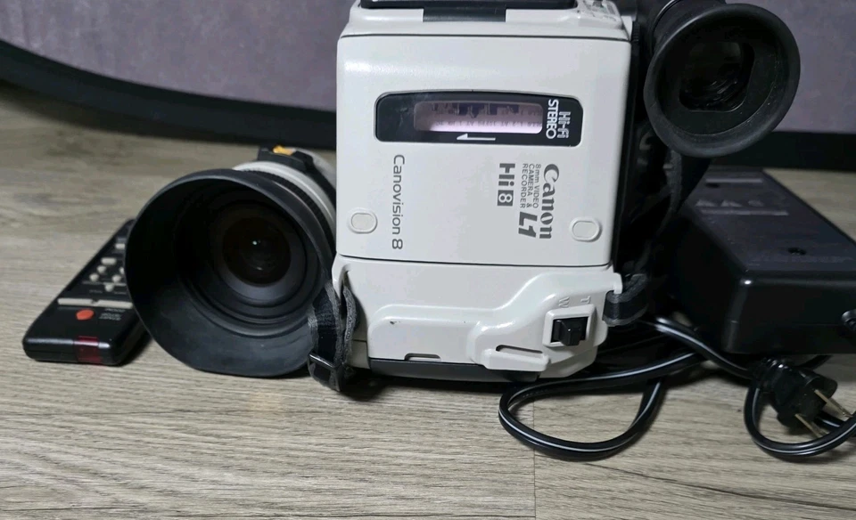 Canon L1 8mm Camcorder w/ Accessories  - Image 3 of 4