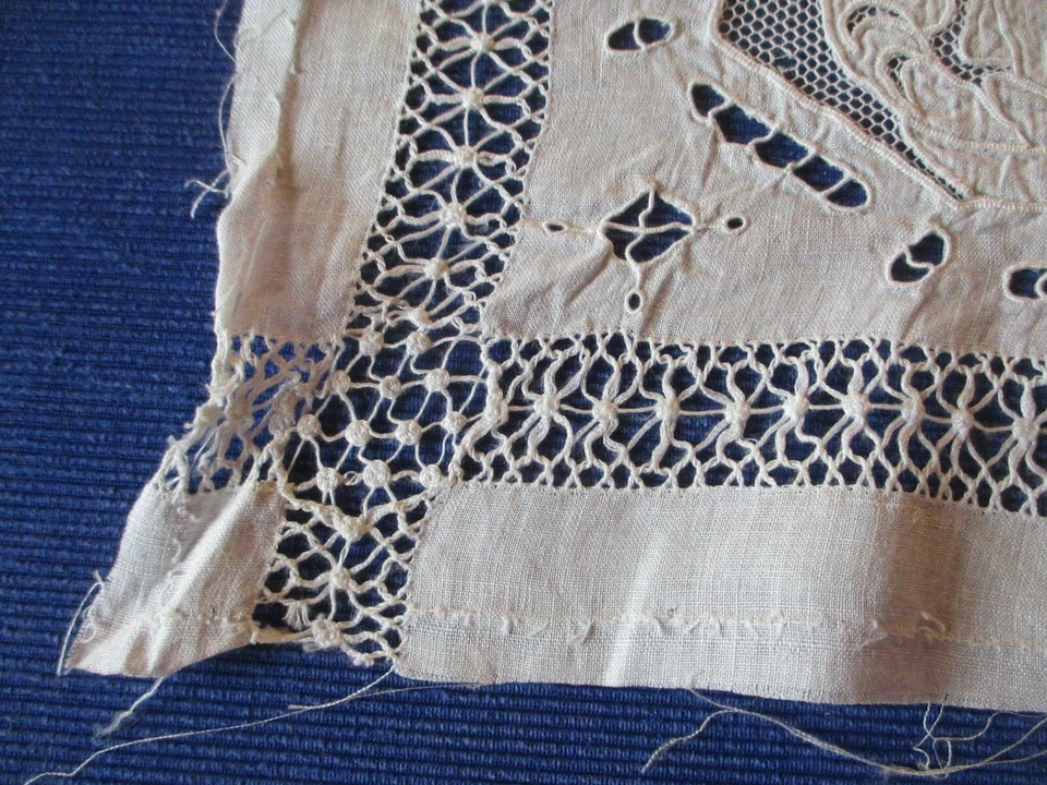 Dessus de coussin ancien à coudre broderie tulle anges putti cygnes qqu trous - Photo 4/4