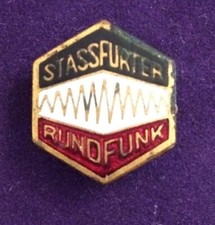 Abzeichen Pin Stassfurter Rundfunk zur Gründung 1932 der Radioproduktion selten 
