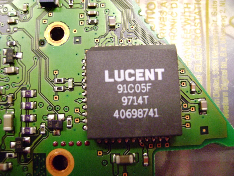 QUANTUM Fireball ST 3240AT IDE PCB Board 10-111010-01 REV A (Read All) - Image 4 of 4