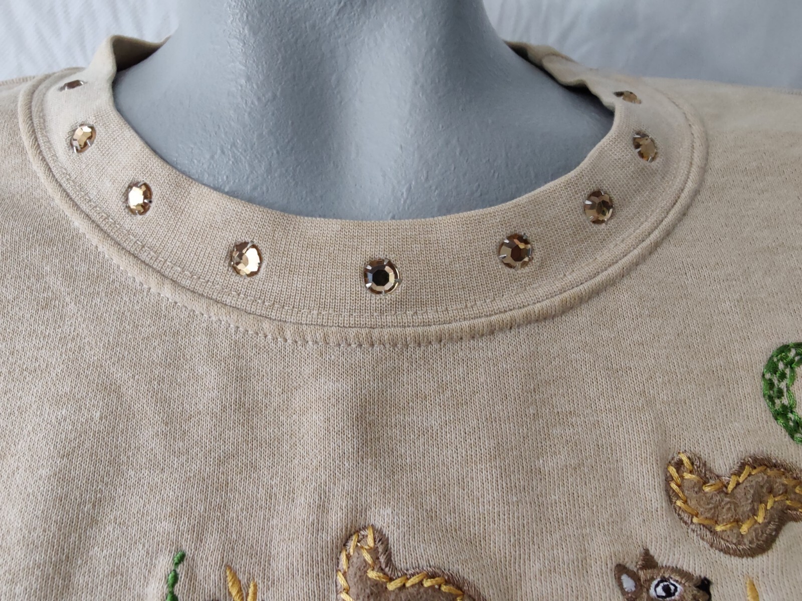 Basic Editions Tan Embroidered Squirrel's & Jewel… - image 5