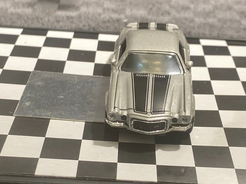 1/64 1970 CHEVROLET CAMARO RS Z/28 STRISCE ARGENTO E NERE BEL DETTAGLIO M16 - Foto 4 di 5