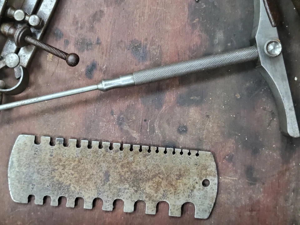 25x Vintage Moore and Wright etc Dividers Micrometer Gauges Lathe engineers box  - Image 2 of 4