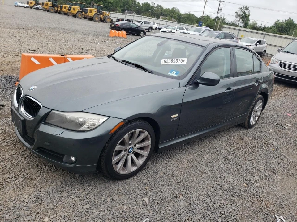 Used Right Upper Grille fits: 2011 Bmw 328I Sdn w/M-aerodynamic package upper bu Foto 4 de 4