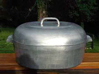 WAGNER WARE SIDNEY O MAGNALITE 17 QT ROASTER WITH LID AND RACK