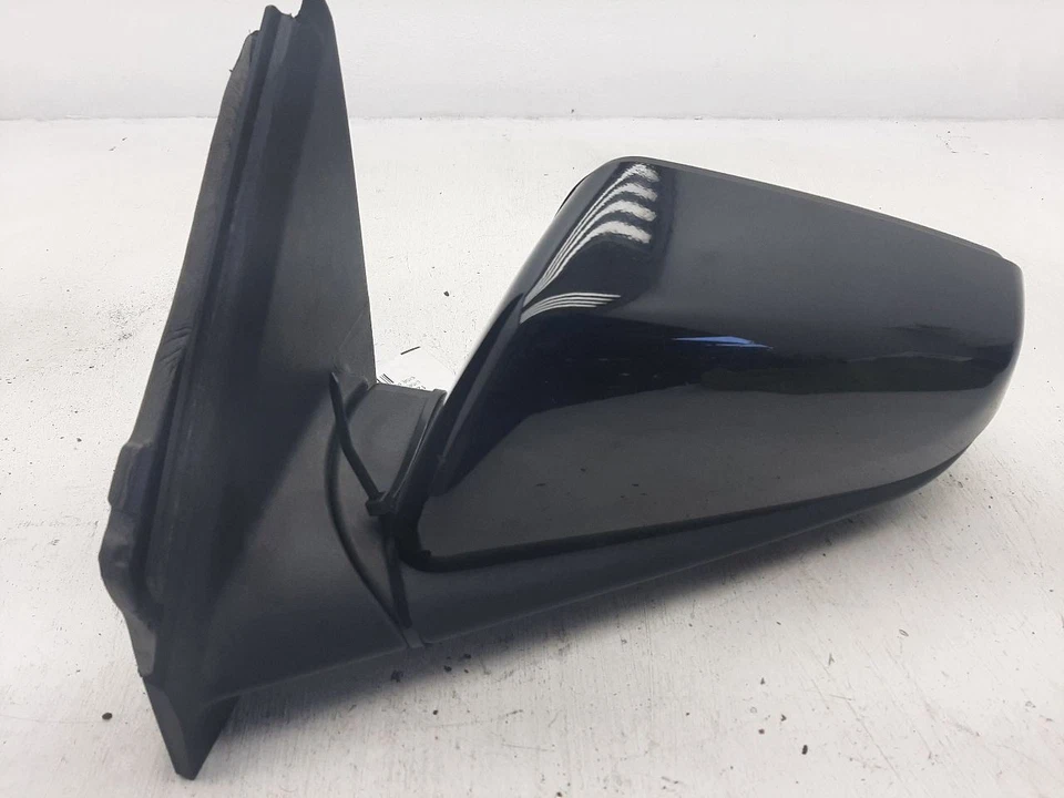 2018-2022 CHEVROLET EQUINOX Driver Side View Mirror Body Color Cap 84604243  - Image 2 of 4