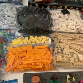 Lego 70620  Ninjago City   pre-owned  Complete &hellip; 6 pieces broken ..see in photo
