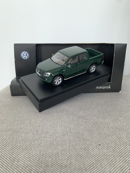 Volkswagen Amarok - MaßStab 1:43 - VW Minichamps Modellauto 2H7099300A6M-image