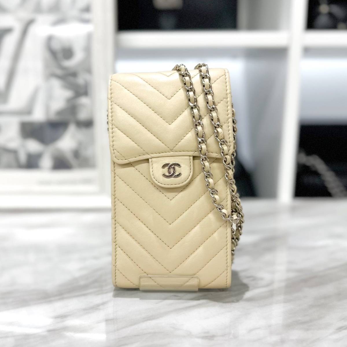 Chanel Chevron 31 Series Chain Shoulder Phone Pouch in Excellent Condition