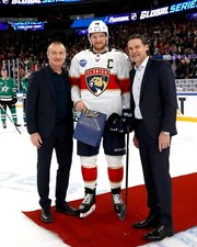 Aleksander Barkov 2024 Global Series Pose Florida Panthers 8x10 NHL Hockey Photo