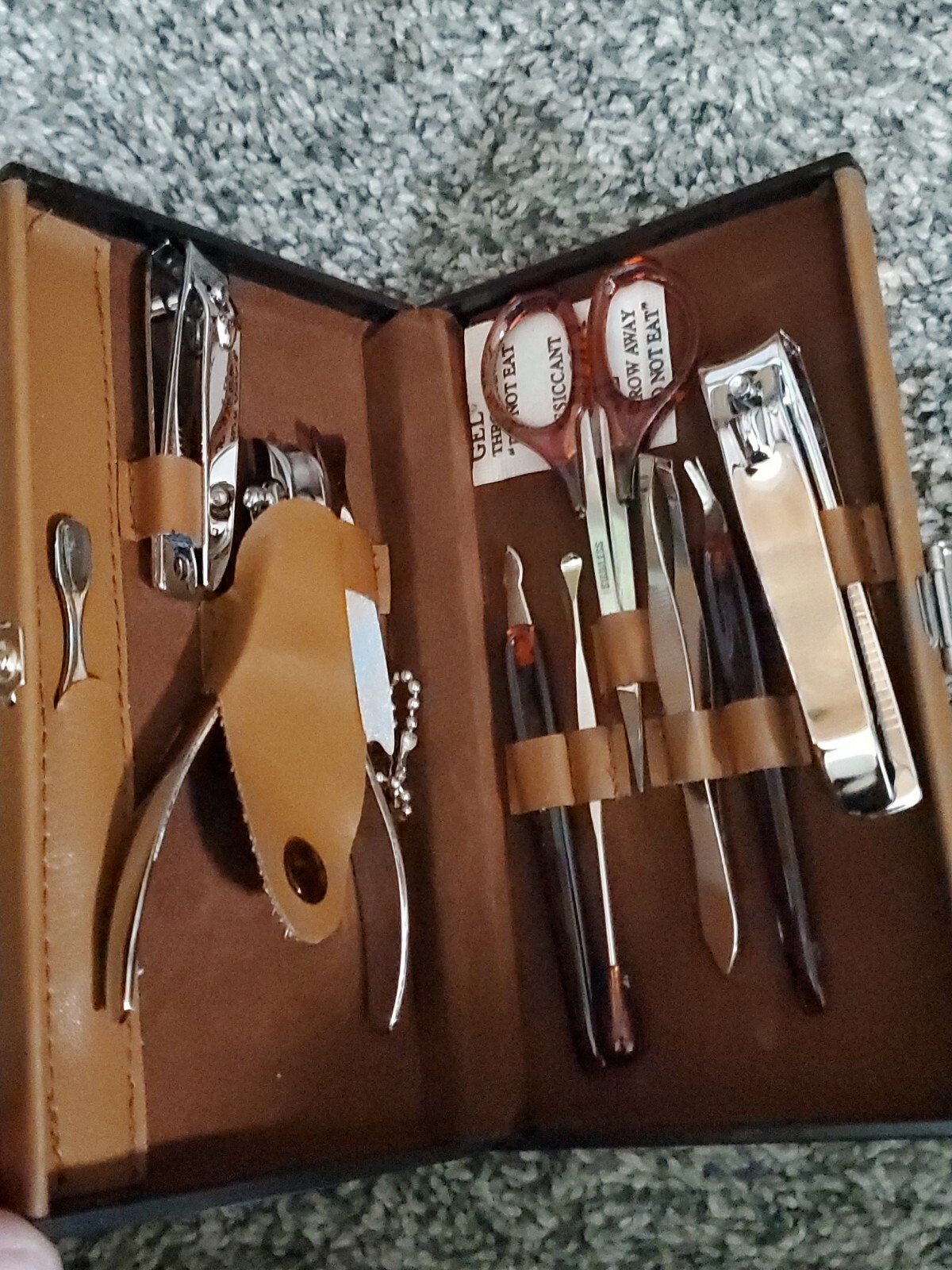 Madi Gras Casino Grooming Kit In Case  New Never Used