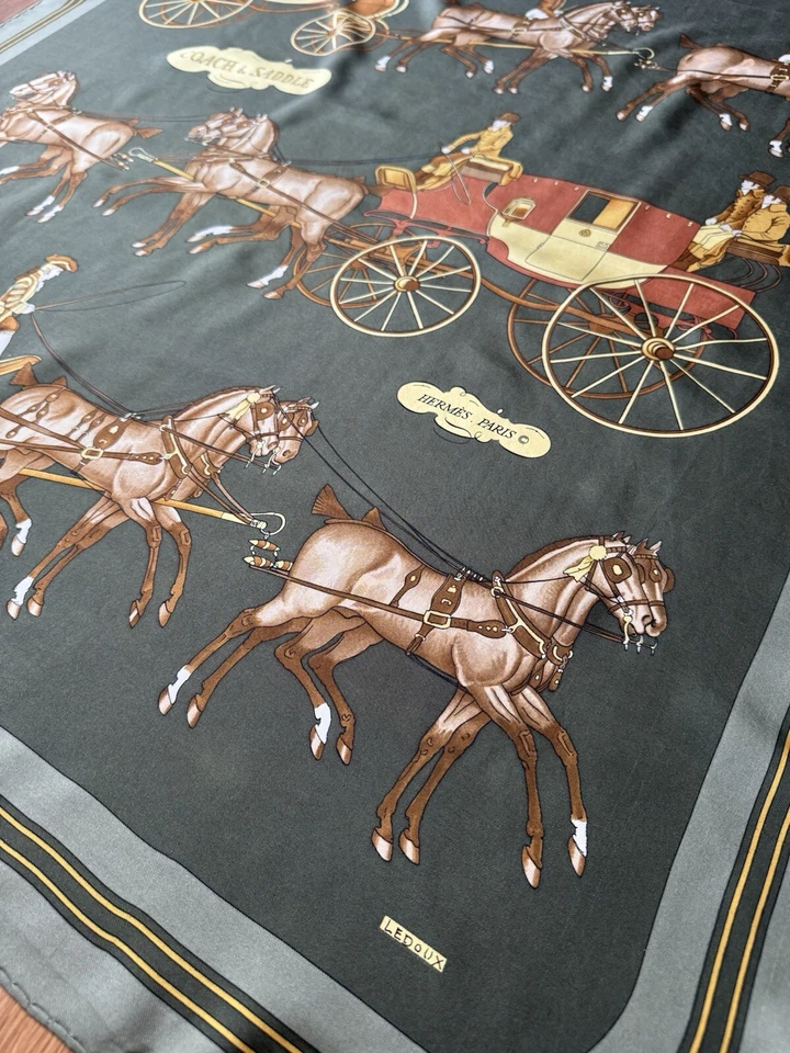 Bufanda de seda vintage Hermes entrenador y silla de montar ilustrador Philippe Ledoux Foto 4 de 4