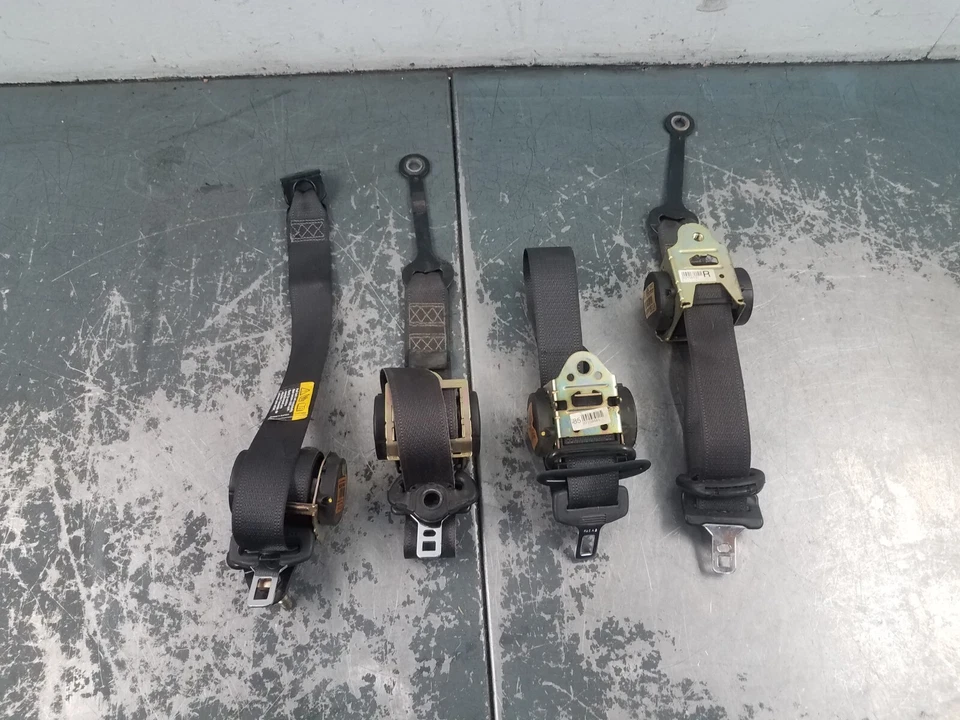 2005 Pontiac GTO  Seat Belt Set #2371 S1 - Image 3 of 4