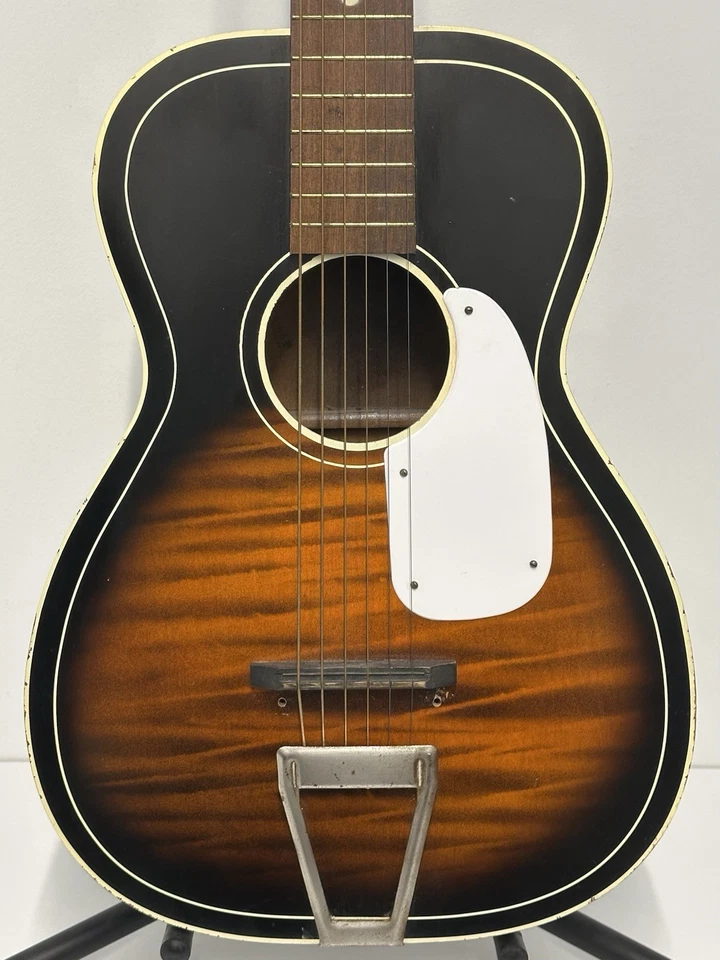 Guitarra acústica Sunburst 1966 vintage Silvertone Harmony H604 Parlor Foto 4 de 4