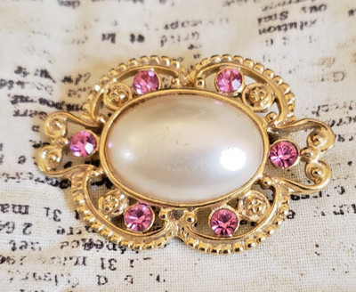 Elegant Vintage Style Brooch/Pin - Faux Pearl Cabochon and Pink Rhinestones