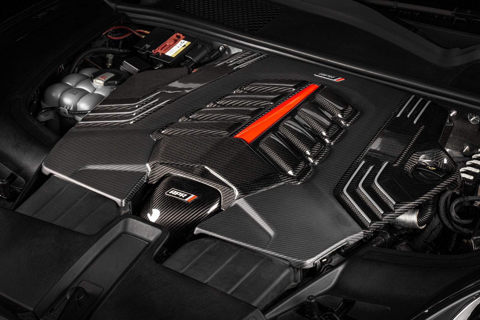 APR Twill Carbon Fiber Engine Cover For 2019-2024 Audi Q7/Q8/SQ7/SQ8/RSQ8 4.0T