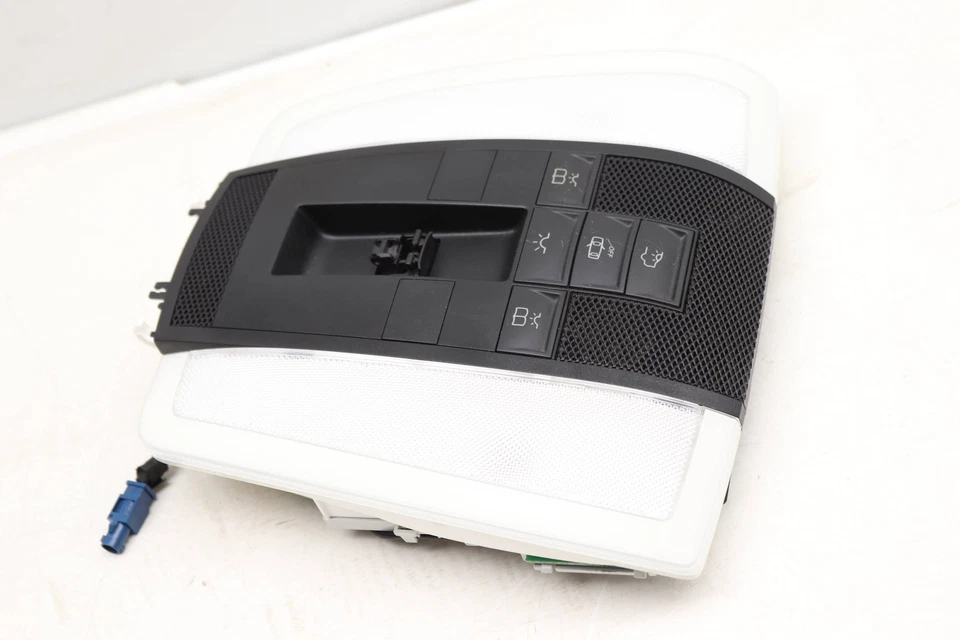 Mercedes-Benz C230 2008-2009 - luz domo delantera mapa 2048208901 Foto 3 de 4