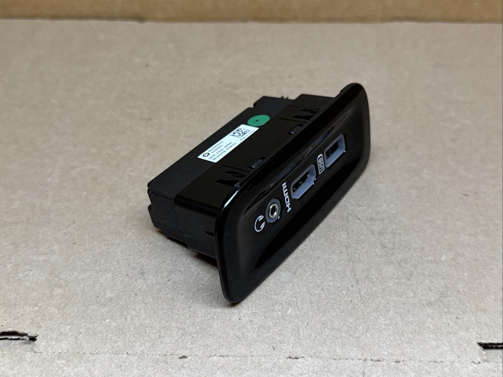 2017-2021 Chrysler Pacifica Left Side USB Aux HDMI Port Terminal 68229844AB