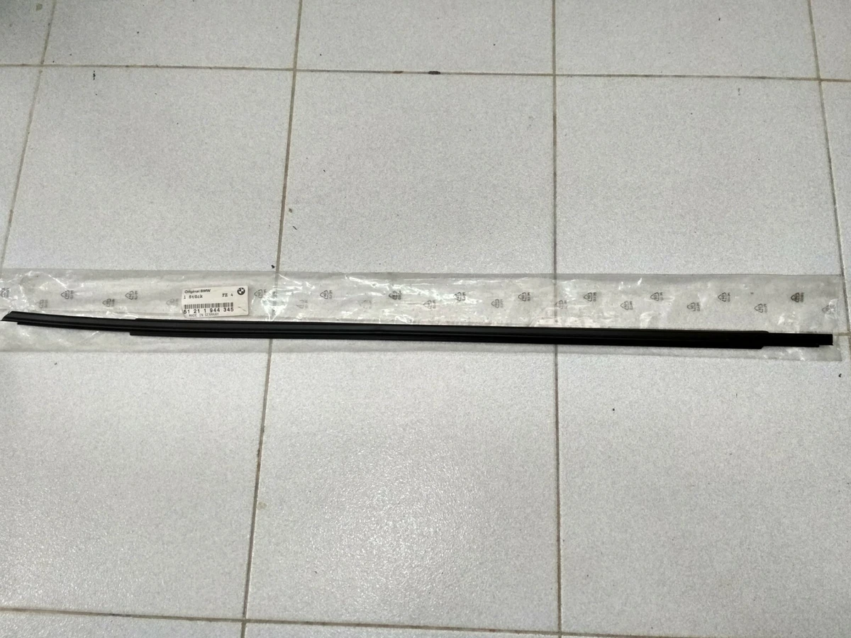 BMW E34 front door weather strip outer left NEW GENUINE 
