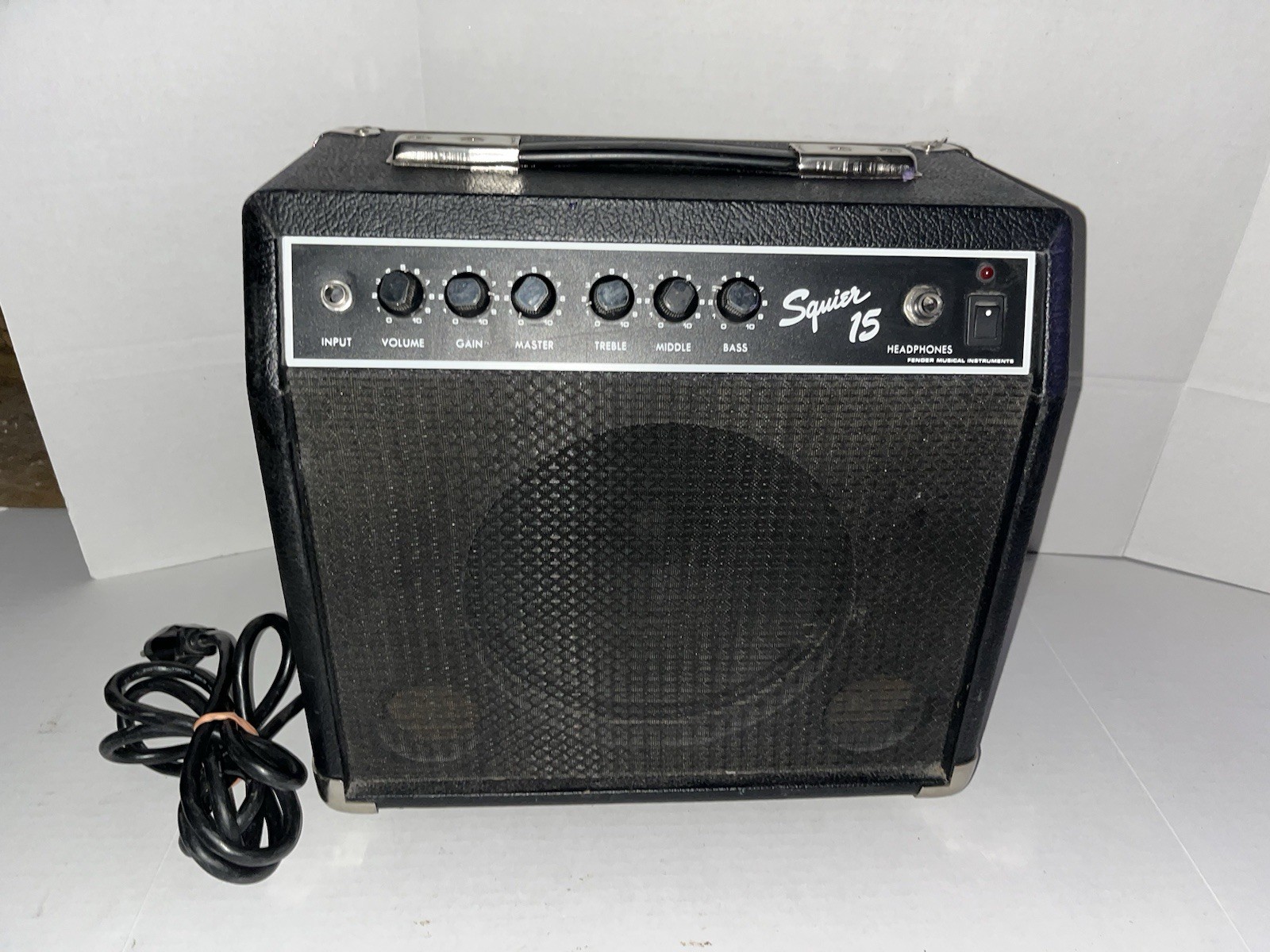 Vintage Squire 15 By Fender Guitar Amplifier 120V 50 / 60 Hz 42w Practice Guitar