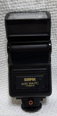 Sunpak Auto 144 PC Thyristor Flash -(C-3)