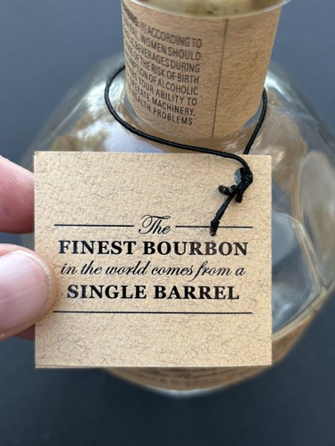 Bouteille vide de whisky bourbon Blanton's avec bouchon jockey cheval "T" - Photo 6/24