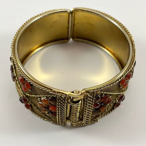 Beautiful Unsigned Vintage Gold Tone Cuff Topaz Rhinestone Ornate Bracelet - Picture 5 of 9