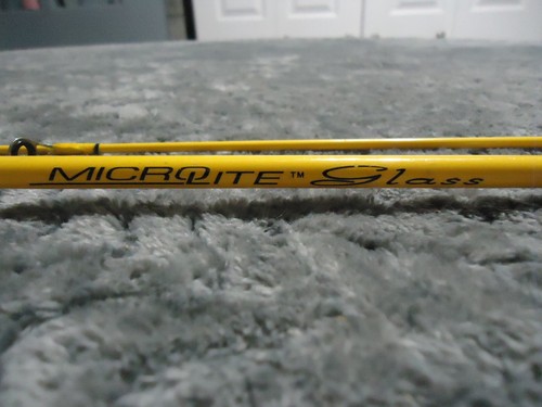 BASS PRO SHOPS 5 FT MICOLITE YELLOW 2 PC ROD ACTION UL LURE WT 1/16-3/8^ - Picture 2 of 7