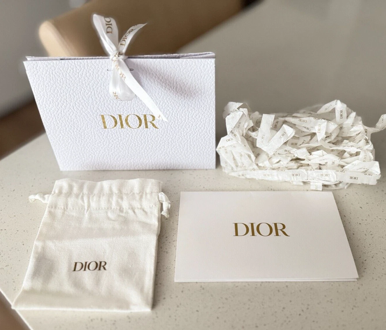 Sac cadeau DIOR, pochette, enveloppe et papier de protection signature