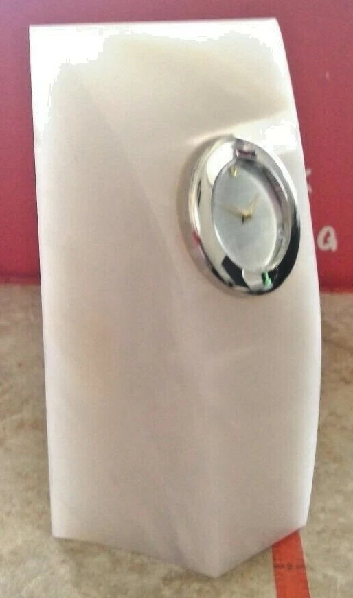 Reloj de colección Movado de jade blanco colección de piedras preciosas raro precio de venta sugerido por el fabricante $500 Foto 3 de 4