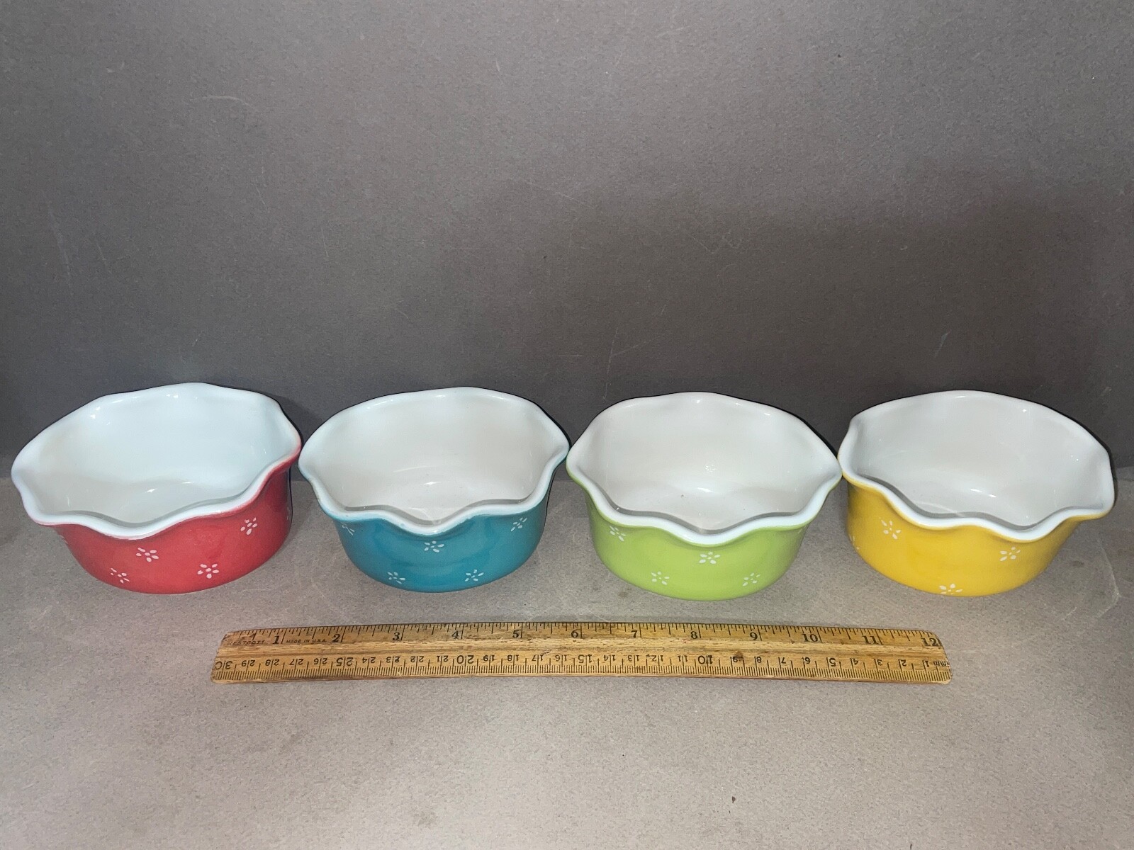 LOT OF 4 MULTICOLOR GRESTEL PORTUGAL STONEWARE RUFFLED EDGE RAMEKIN DESSERT BOWL