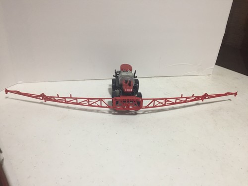 Case/IH 4260 Field Sprayer w Wide Adjustable Boom & Ladder 1/64 Scale by Ertl - Picture 5 of 8