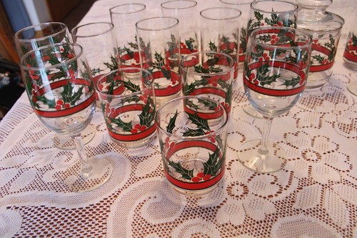 Libbey Holly & Berries Vintage Christmas Glasses & Ice Bucket 26 Piece Grouping - Picture 10 of 12