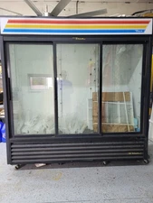 true mfg GDM 69 left sliding glass door good condition used Part #: 935577