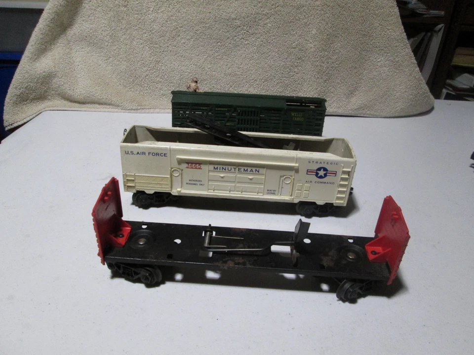 Lionel 3 Action Cars For Parts Exploding car outlaw & Sheriff & Missile Car - Image 2 of 4