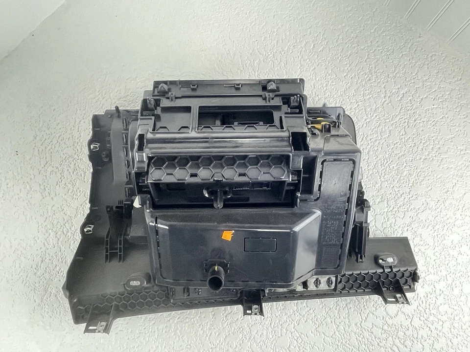 Guantera Volkswagen Touareg 2011-2017 7P1857122C OEM usada Foto 2 de 4