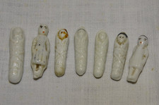 -LOT de 7 FEVES FORME POUPONS 1ére EPOQUE COLLECTION VITRINE JUS de GRENIER